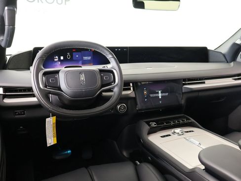New 2026 Lincoln Navigator L Reserve AWD/4WD image 2