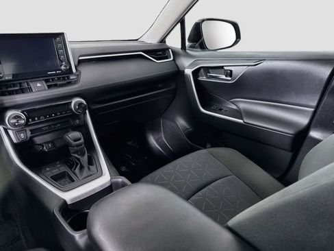 Certified 2021 Toyota RAV4 XLE w/ Convenience Package FWD image 24