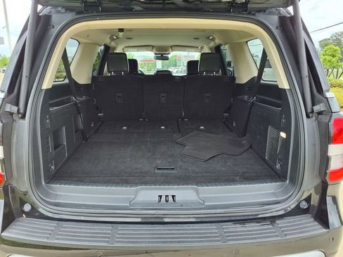 Used 2024 Ford Expedition Max XLT image 11