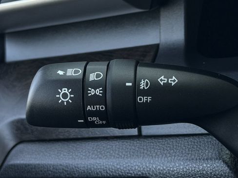 Used 2025 Toyota Tacoma Limited AWD/4WD image 22