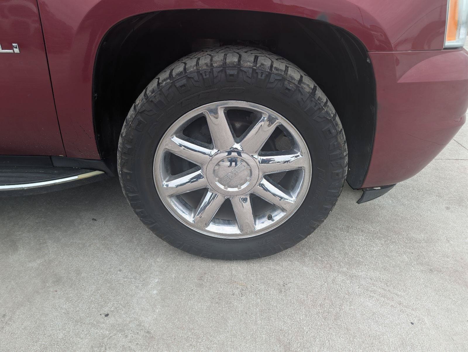 Used 2011 GMC Yukon XL Denali AWD/4WD image 12