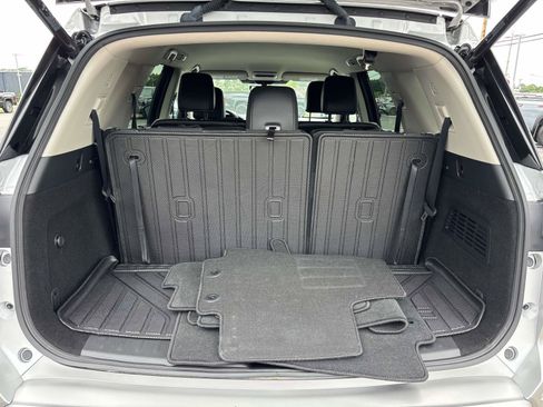 Used 2024 Nissan Pathfinder SL AWD/4WD image 13