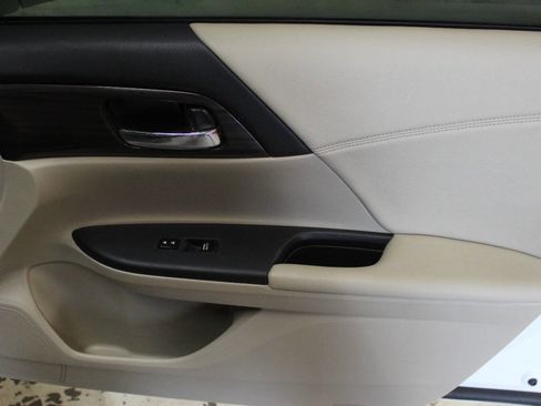 Used 2017 Honda Accord EX-L image 10