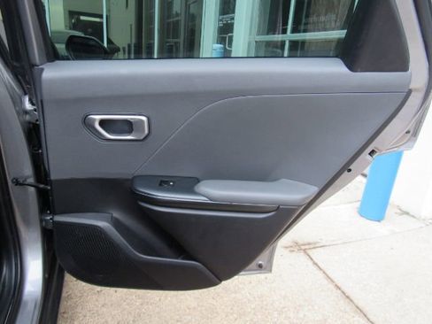 Used 2025 Kia K4 LXS image 19