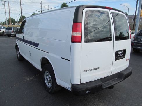 Used 2007 GMC Savana 2500 RWD image 3