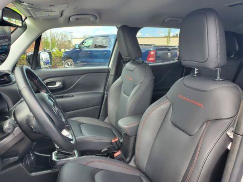 Used 2023 Jeep Renegade Trailhawk w/ Trailhawk Elite Group AWD/4WD image 6