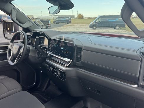 Used 2024 Chevrolet Silverado 2500 LT w/ Convenience Package image 25