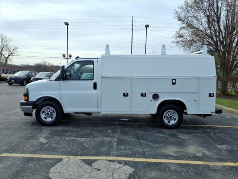 Used 2024 GMC Savana 3500 w/ Power Convenience Package image 5