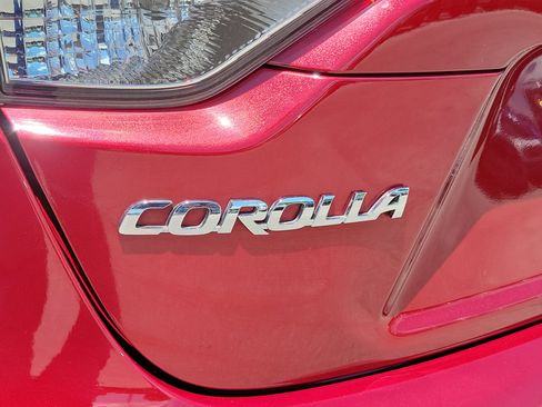 Used 2022 Toyota Corolla LE w/ LE Convenience Package FWD image 29