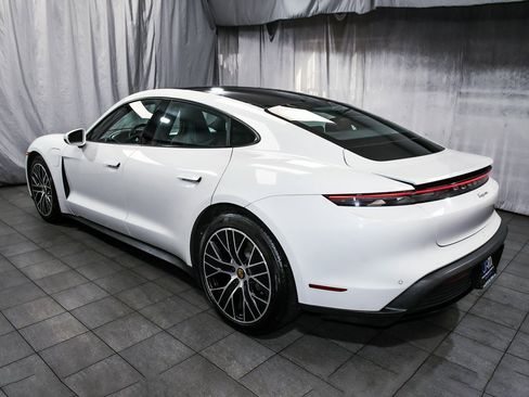 Used 2022 Porsche Taycan image 4