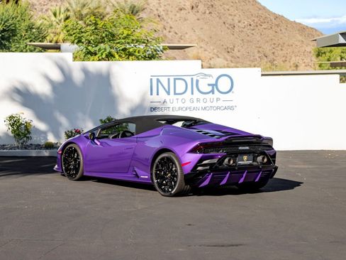 Used 2024 Lamborghini Huracan EVO image 11