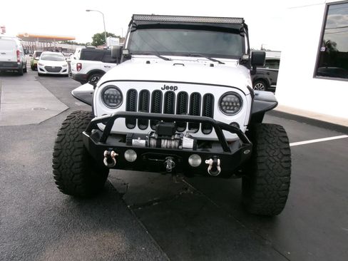 Used 2013 Jeep Wrangler Unlimited Rubicon w/ Dual Top Group AWD/4WD image 8