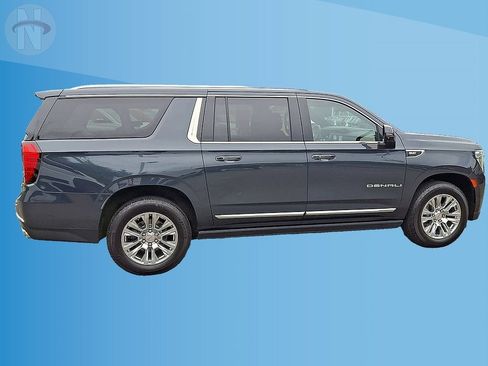 Used 2022 GMC Yukon XL Denali AWD/4WD image 9