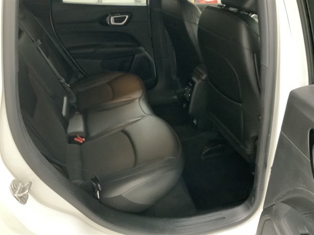 Used 2025 Jeep Compass Latitude w/ Altitude Special Edition AWD/4WD image 17