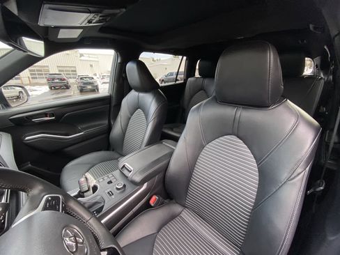 Certified 2025 Toyota Highlander XSE image 21