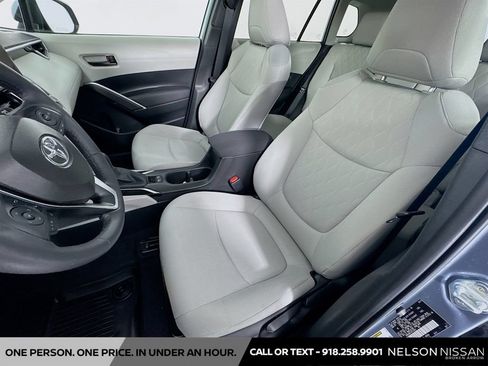 Used 2024 Toyota Corolla Cross LE w/ Moonroof Package AWD/4WD image 19