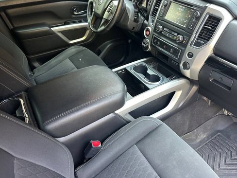 Used 2019 Nissan Titan SV w/ SV Convenience Package AWD/4WD image 15