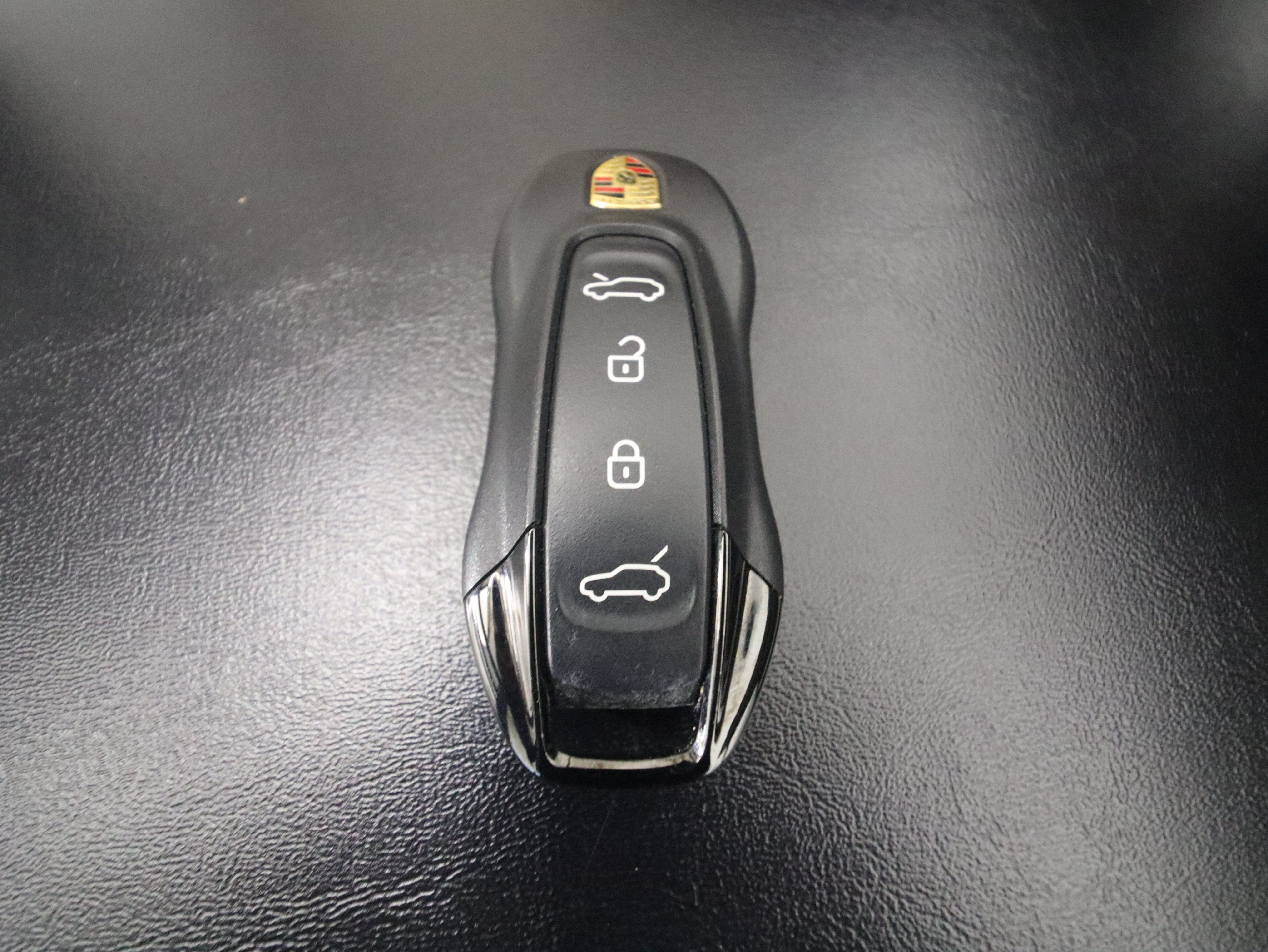 Used 2025 Porsche Macan 4 Electric AWD/4WD image 25