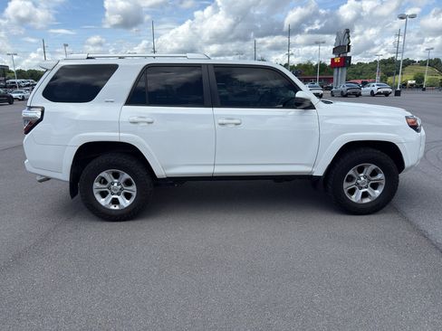 Used 2016 Toyota 4Runner SR5 AWD/4WD image 6