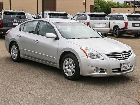 Used 2010 Nissan Altima 2.5 S FWD image 6
