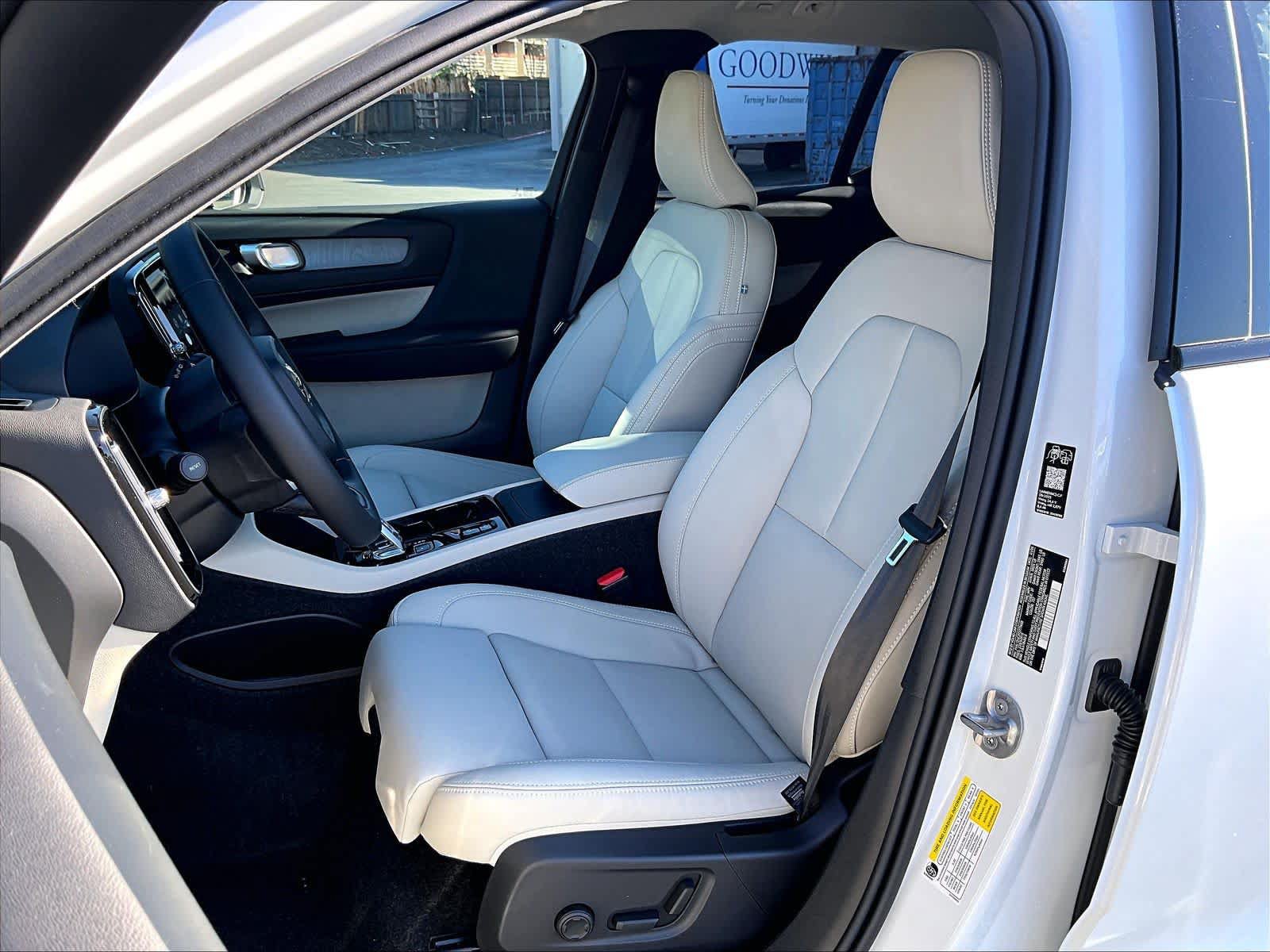 New 2026 Volvo XC40 B5 Plus w/ Protection Package Premier AWD/4WD image 11