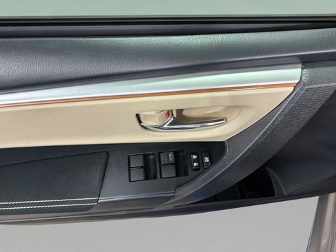 Used 2014 Toyota Corolla LE FWD image 16
