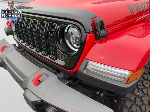 Used 2025 Jeep Gladiator Sport AWD/4WD image 23