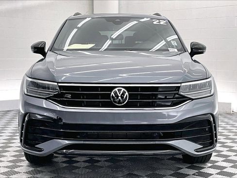 Used 2022 Volkswagen Tiguan SE R-Line FWD image 2