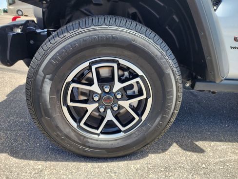 Used 2024 Jeep Wrangler Unlimited Rubicon image 10