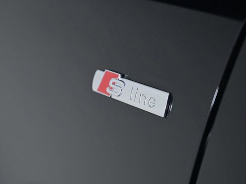 Certified 2025 Audi Q3 2.0T Premium w/ Convenience Package image 23