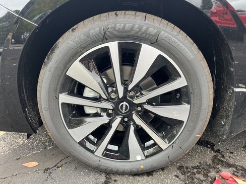 New 2025 Nissan Sentra SV w/ SV Premium Package image 9