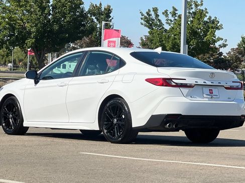 Used 2025 Toyota Camry SE FWD image 6