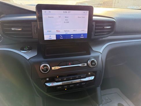 Used 2020 Ford Explorer XLT image 18