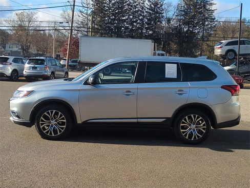 Used 2018 Mitsubishi Outlander ES image 7