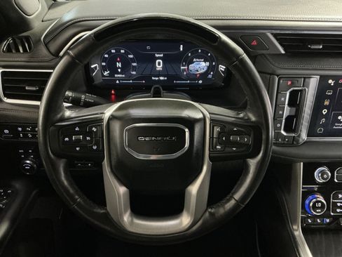 Used 2024 GMC Yukon Denali w/ Advanced Technology Package AWD/4WD image 17