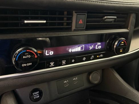 Used 2024 Nissan Rogue SV FWD image 28