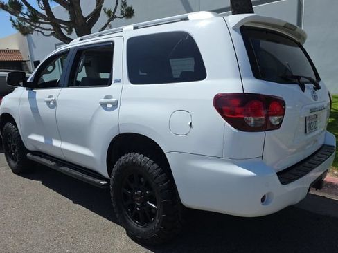 Used 2019 Toyota Sequoia SR5 AWD/4WD image 3