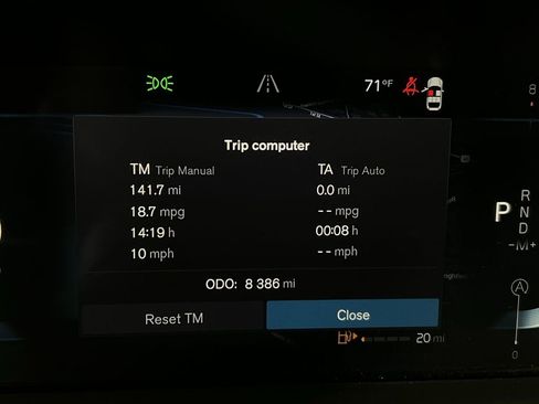 Certified 2025 Volvo XC40 B5 Ultra image 12