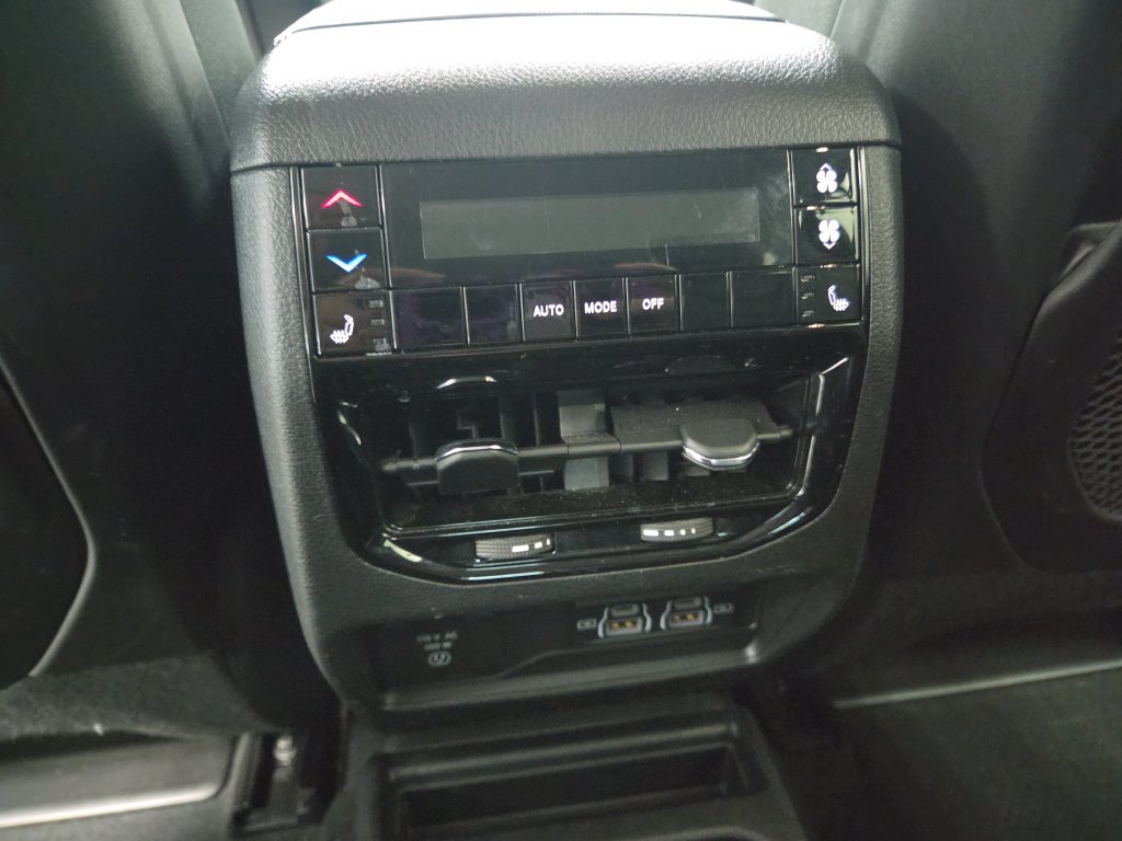 Used 2023 Jeep Grand Cherokee L Limited AWD/4WD image 27
