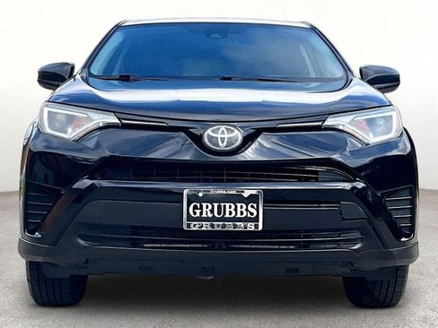 Used 2018 Toyota RAV4 LE image 6