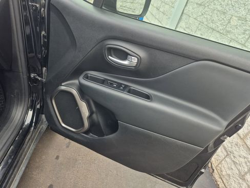 Used 2023 Jeep Renegade Latitude image 21