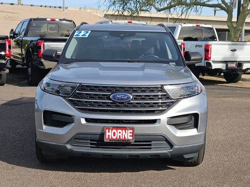 Used 2022 Ford Explorer XLT image 2