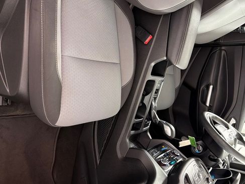 Used 2018 Ford Escape SE image 24