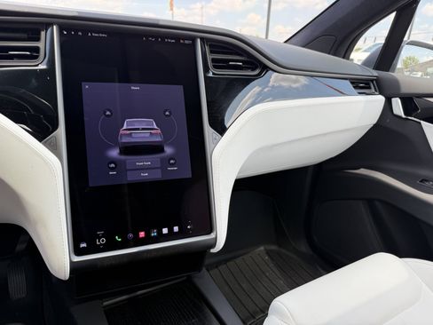 Used 2020 Tesla Model X Long Range AWD/4WD image 11