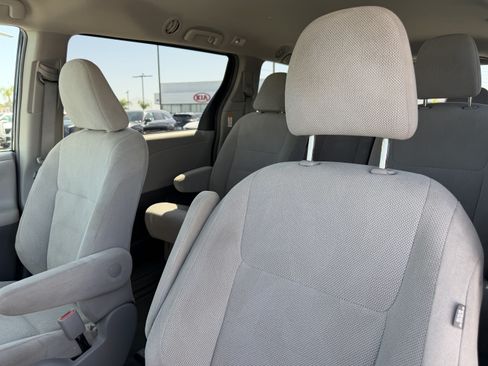 Used 2019 Toyota Sienna L FWD image 16