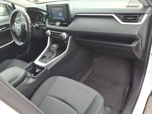 Used 2021 Toyota RAV4 XLE AWD/4WD image 19