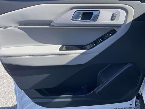 New 2026 Ford Explorer Active w/ Active Comfort Package image 18