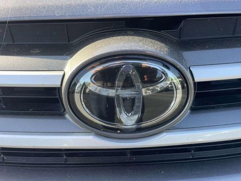 Used 2017 Toyota Highlander XLE FWD image 3