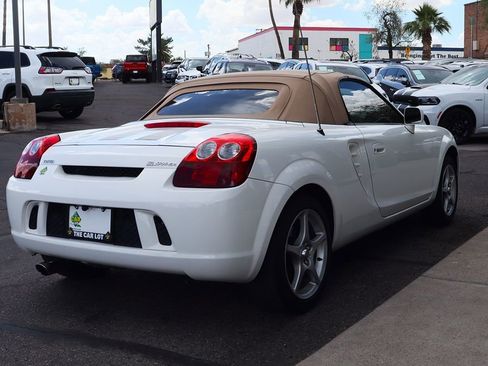 Used 2004 Toyota MR2 image 13