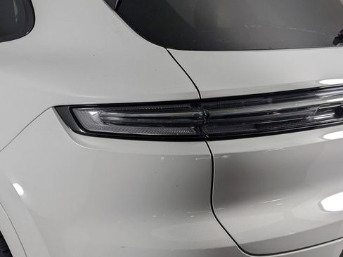 New 2026 Porsche Cayenne image 16